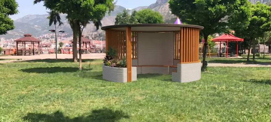 Parkta büfe ve kent mobilyaları